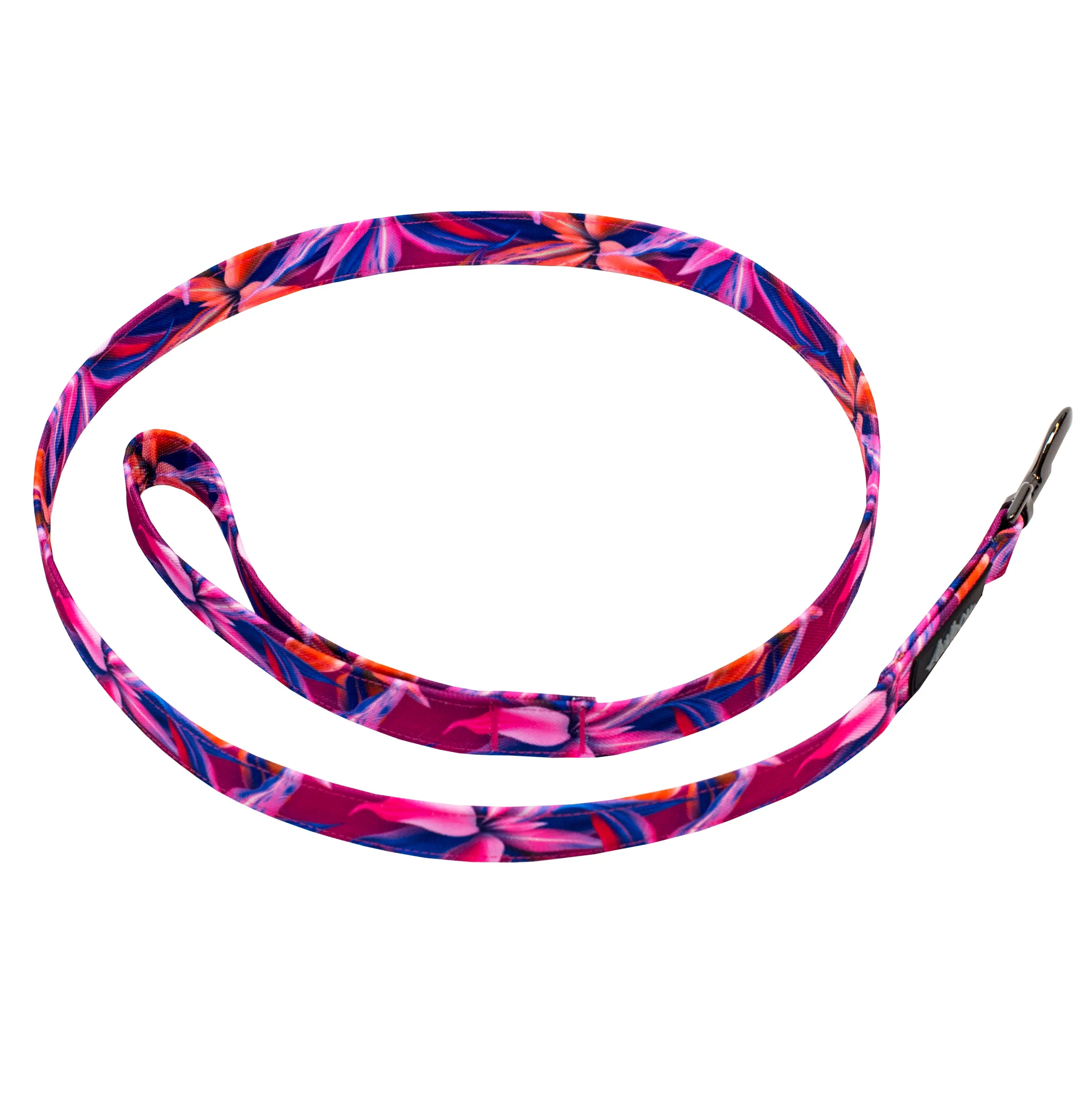 Laisse pour chien en tissus souple de la collection Hannaé, couleur bleu, rose, blanc, orange. Graphiques de fleurs tropicales, vue d'assemble.