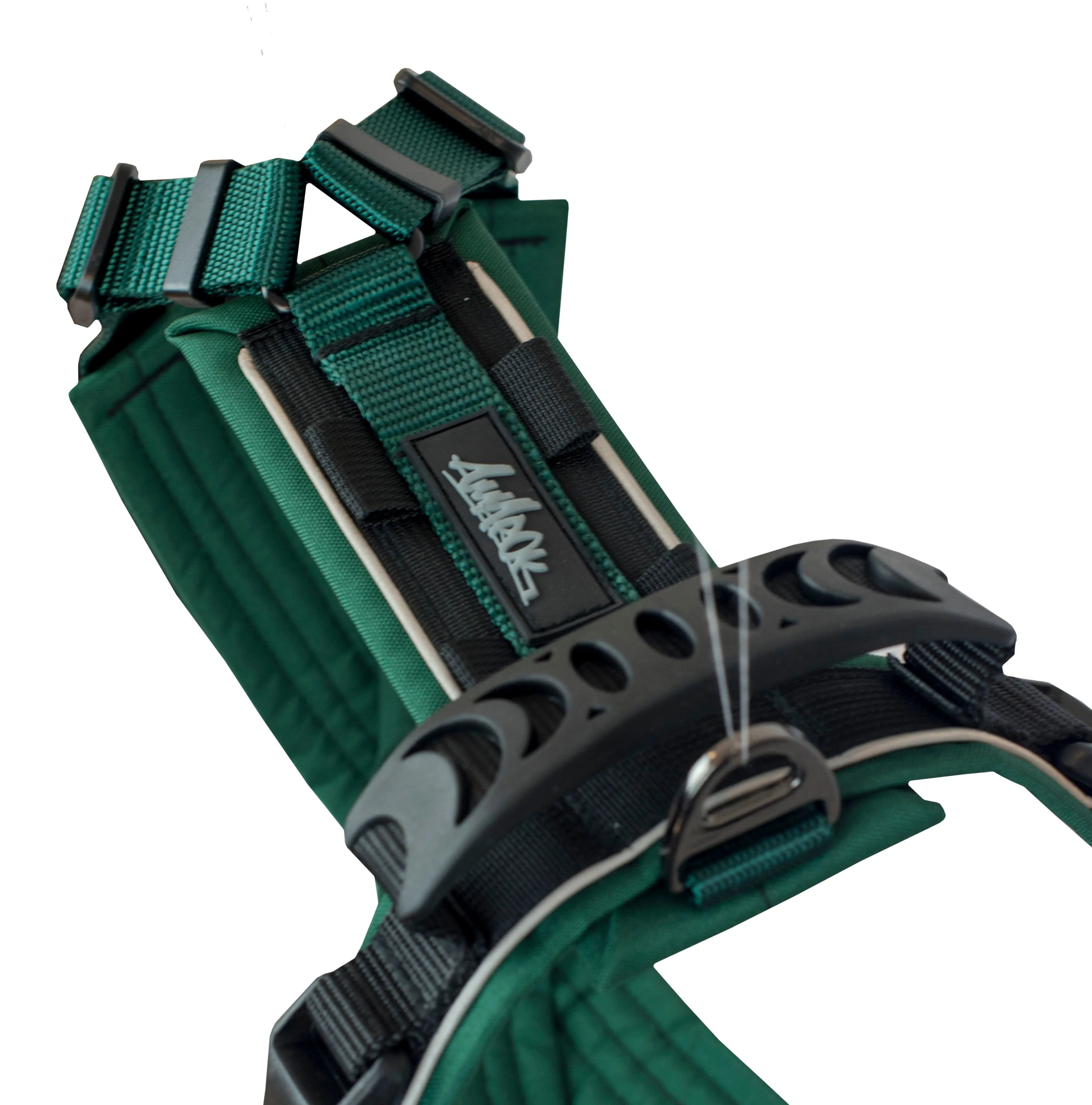 Close-up of the Odyssey harness – reinforced back handle and visible Amarok logo