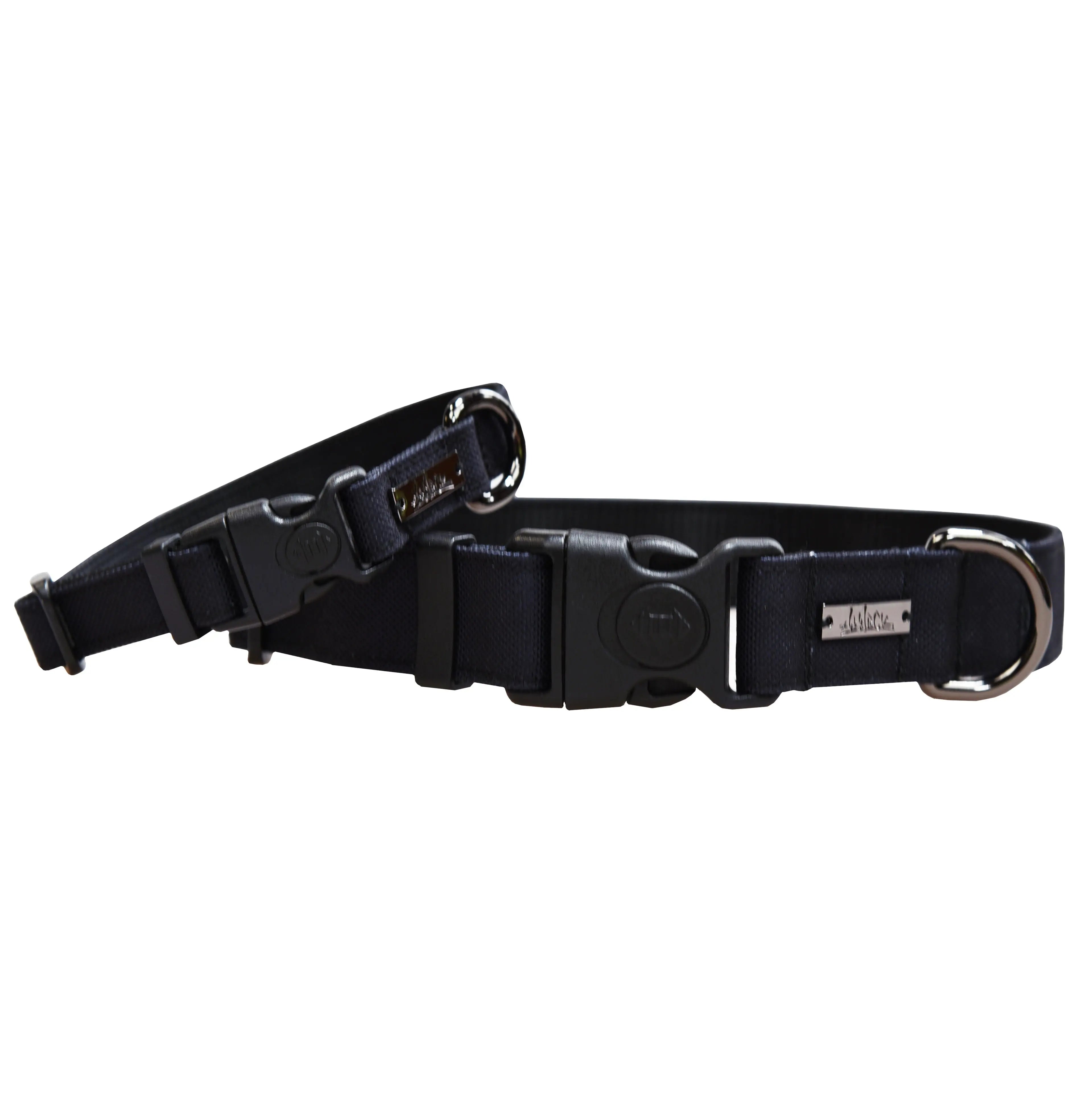 Colliers pour gros et petits chiens en tissus souple de la collection ONYX. Couleur noir unie, vue de face.