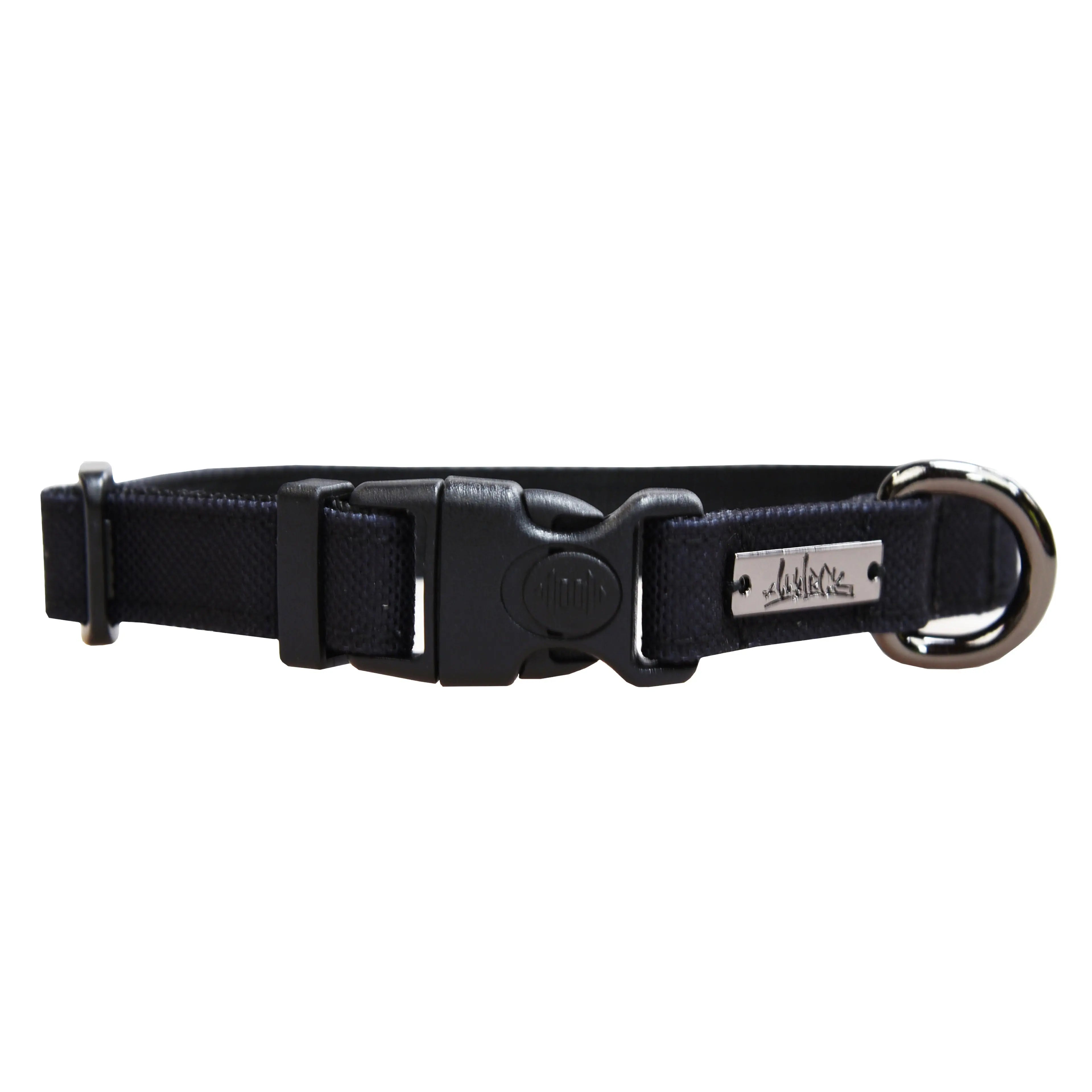 Collier pour petit chien en tissus souple de la collection ONYX. Couleur noir unie, vue de face.