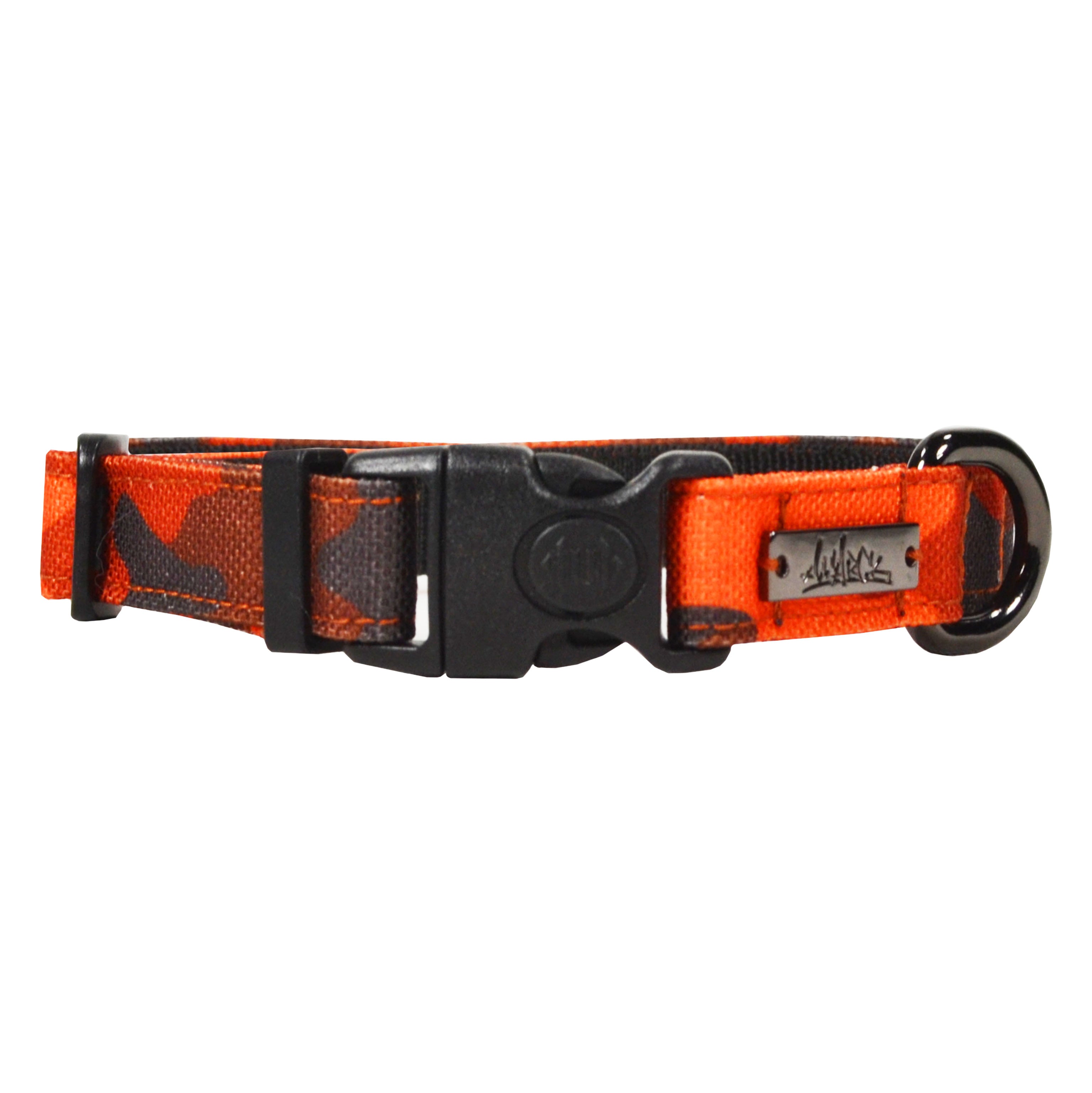 Collier en tissus souple pour petit chien de la collection Sahara. Couleur Camo, rouge et noir. Vue de face.