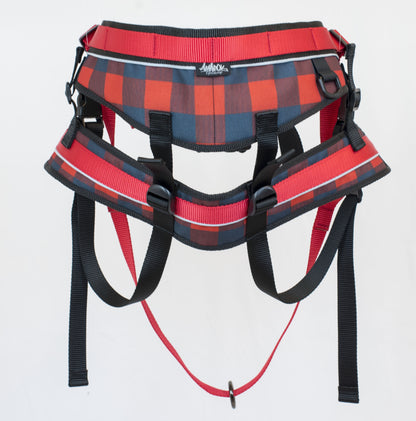 Ceinture de traction canicross de la collection Bûcheron. Aux couleur rouge et noir, vue de dos. 