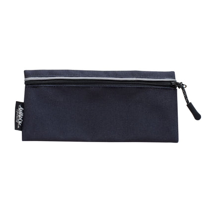 Pochette amovible est parfaite pour transporter vos clés, votre cellulaire ou tout autre petit article lors de vos sorties avec votre chien. Ce produit s’installe facilement à votre ceinture de canicross peut importe l'endroit souhaité. Collection Onyx de couleur noir unie. 