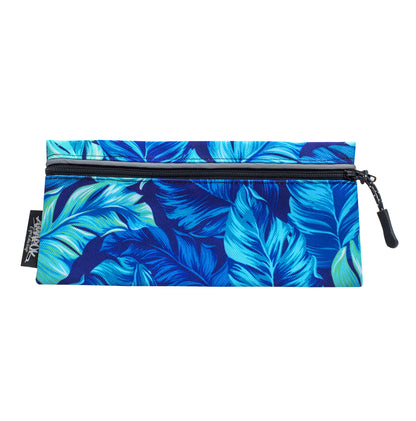 Pochette amovible pour transporter vos clés, votre cellulaire ou tout autre petit article lors de vos sorties avec votre chien. Ce produit s’installe facilement à votre ceinture de canicross peut importe l'endroit souhaité. Collection Hawaien aux motifs de fleurs tropicales et couleurs bleu. 