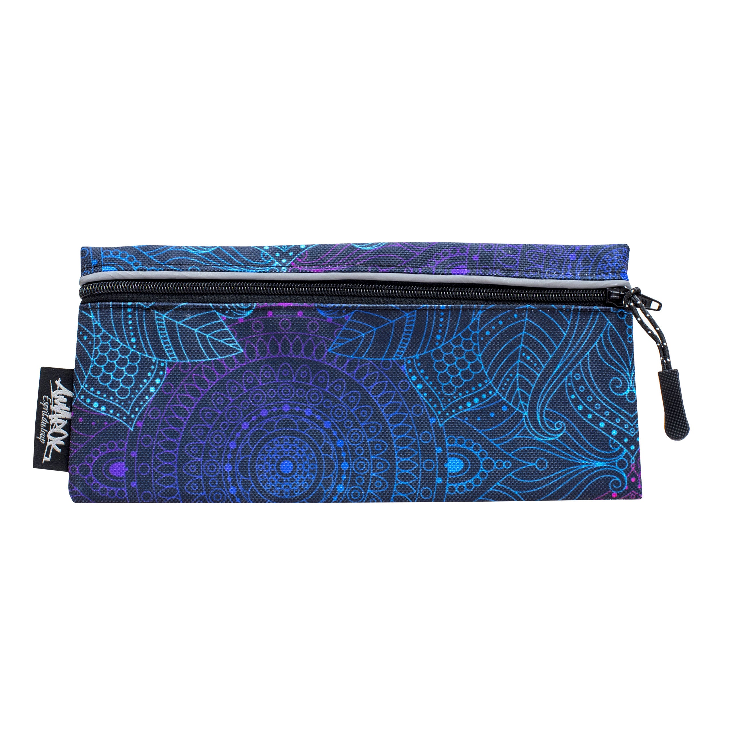 Pochette amovible est parfaite pour transporter vos clés, votre cellulaire ou tout autre petit article lors de vos sorties avec votre chien. Ce produit s’installe facilement à votre ceinture de canicross peut importe l'endroit souhaité. Collection Mandala